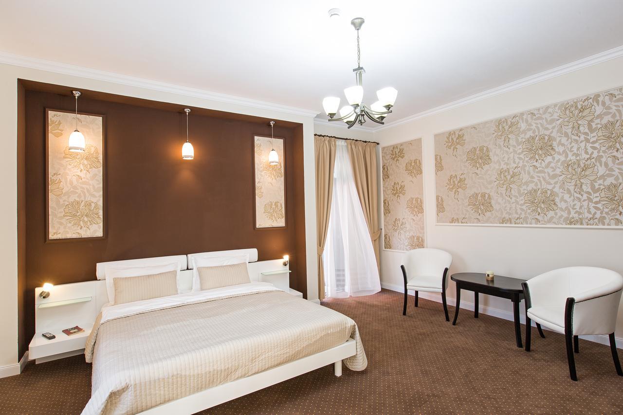 Prestige Hotel Jászvásár Kültér fotó
