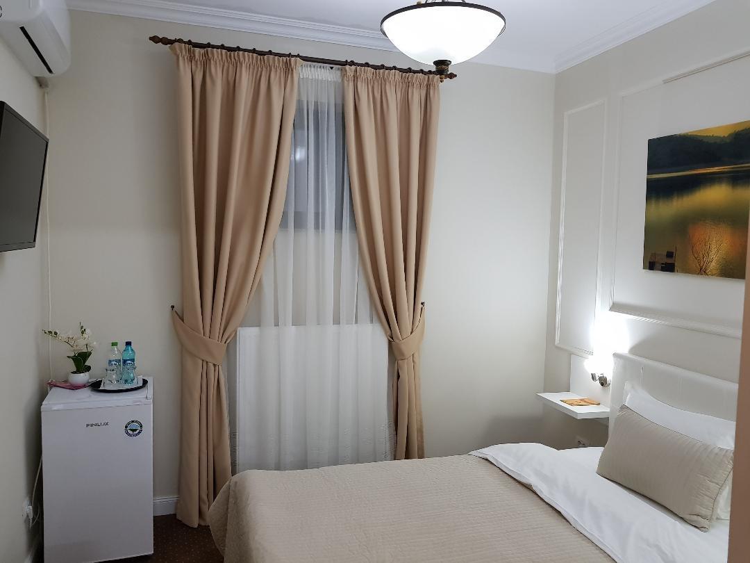 Prestige Hotel Jászvásár Kültér fotó